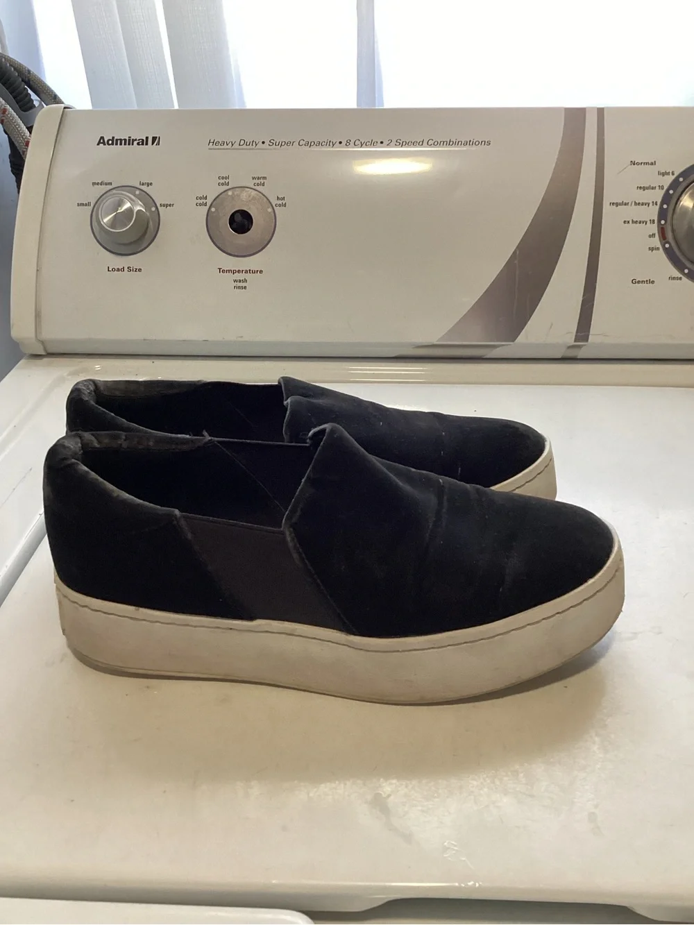 Men's Slip-On Casual Sneakers in Black